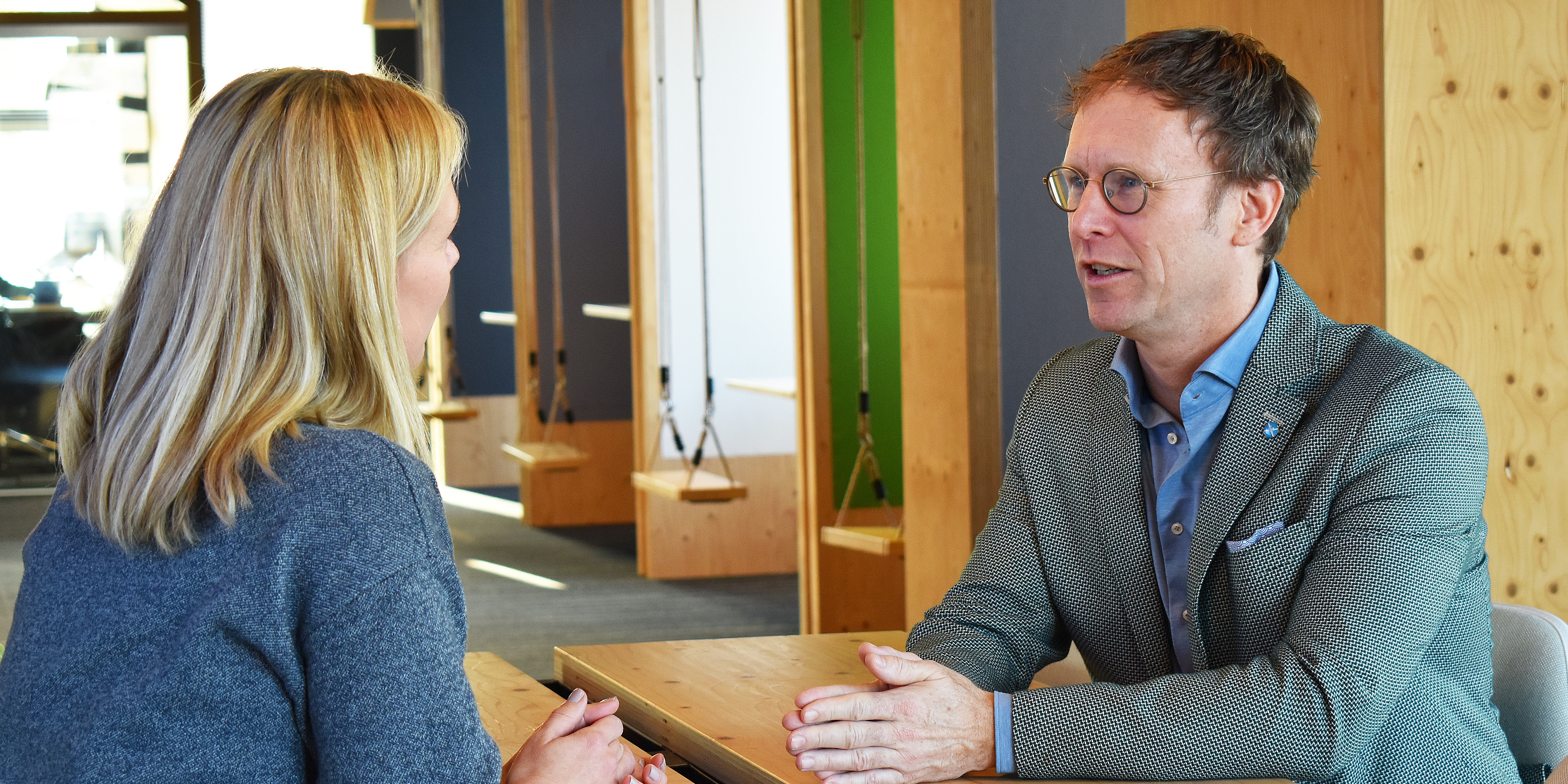 Bastiaan Amsing Talking to a Business Prospect
